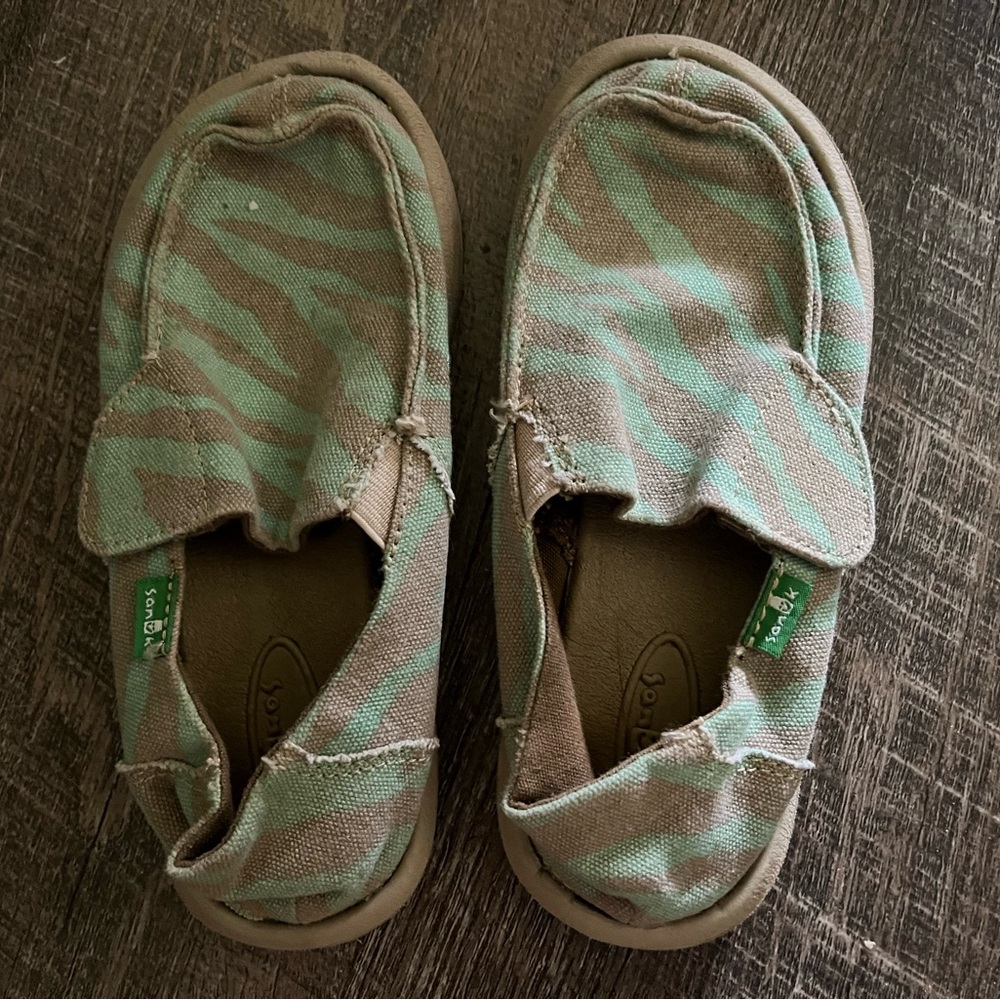 Kids sanuk shoes size 12 toddler